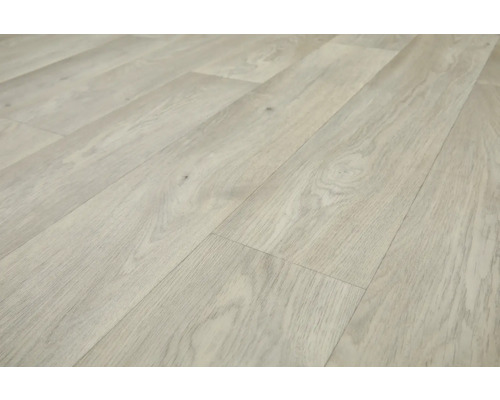 Houten vloerbedekking met licht decor