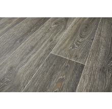 Close-up van gelegde laminaatvloerplanken met houtlook
