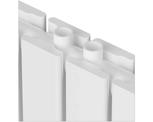 Close-up van een radiator met verticale lamellen