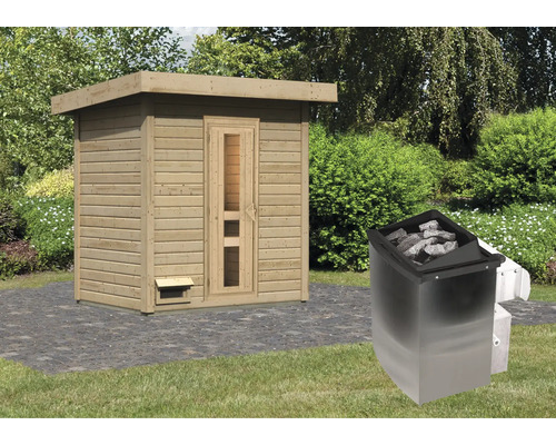 Houten buitensauna met saunaoven in de tuin