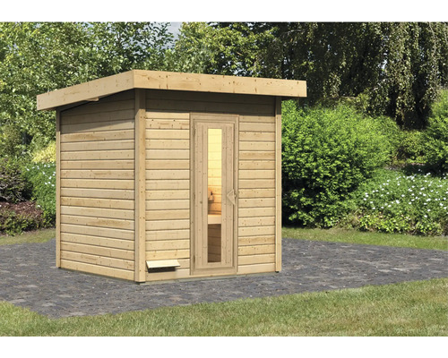 Houten sauna met glazen deur in de tuin