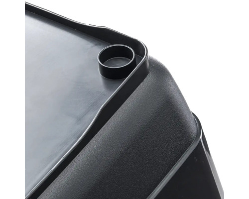 Detailopname van een zwarte gereedschapskist met bekerhouder.