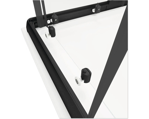 Detailaanzicht van een douchecabine met wielen en frame