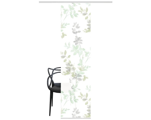 Schuifgordijn met bladmotief en zwarte stoel