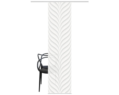 Schuifgordijn met bladmotief en stoel