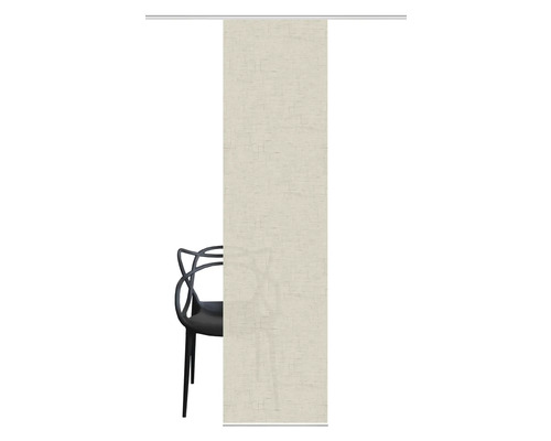 Decoratieve sjaals met structuurpatroon en een zwarte stoel op de voorgrond.