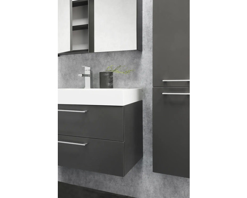 Moderne badkamerset met wastafelonderkast, opzetwastafel, spiegelkast en hoge kast