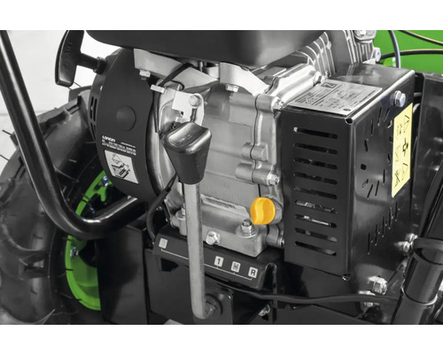 Detailopname van een motorblok van een grondfrees