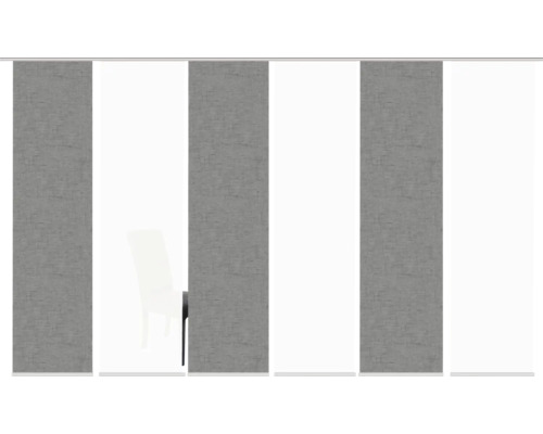 Schuifgordijnen met stoel in de kamer