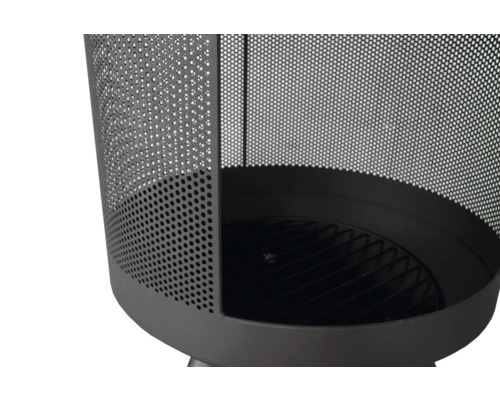 Detailopname van een vuurschaal met geperforeerd patroon