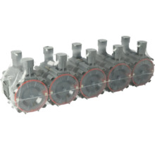 Vijf radiatorkranen verpakt in plasticfolie