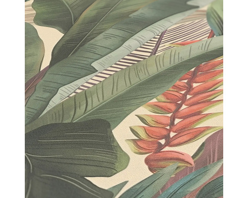 Detail van een behang met een tropisch blad- en bloemmotief