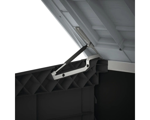 Detailopname van een geopende gereedschapsschuur met gasveer