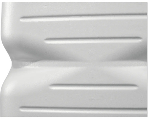 Detailopname van een witte plastic fles met horizontale ribbels