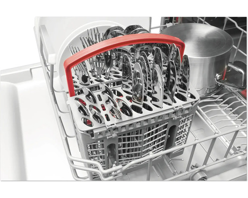 Bestekmand in de vaatwasser met bestek