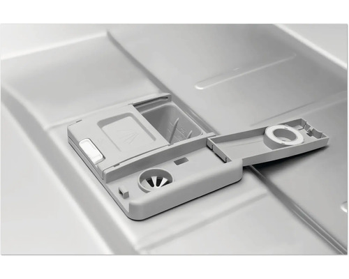 Interieur van een vaatwasser met reinigingsmiddelcompartiment