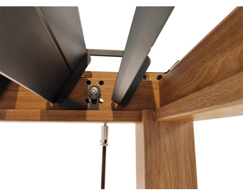 Detailopname van een pergola met lamellen en houten frame