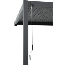 Gedetailleerde weergave van een grijze lamellenpergola met handgreep voor lamellenverstelling.
