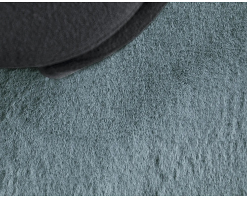 Detailopname van een hoogpolig tapijt met een afgeronde vorm