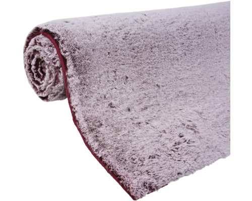 Opgerolde hoogpolige vloerkleed