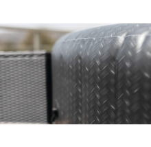 Detailopname van een opblaasbare whirlpool met gevlochten oppervlak