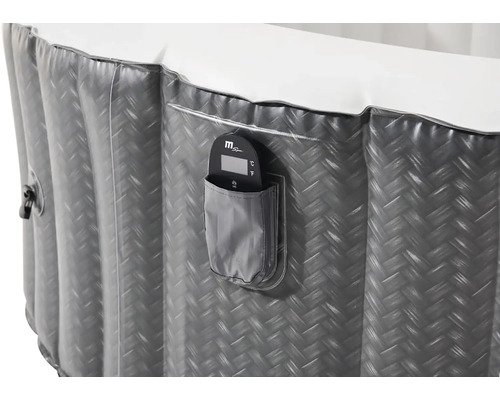 Detail van een grijs opblaasbaar bubbelbad met bedieningselement in een zak