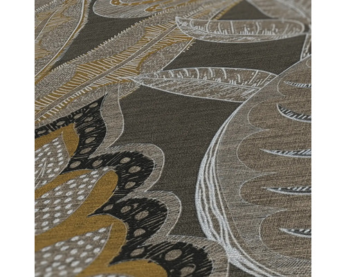 Detail van een patroonbehang met bloemachtige en veerachtige elementen