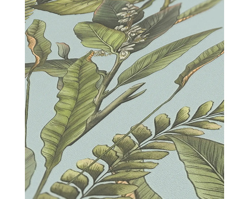 Close-up van een behang met een botanisch patroon van bladeren en bloemen.