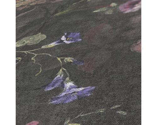 Close-up van een bloemenbehang met bloemmotieven