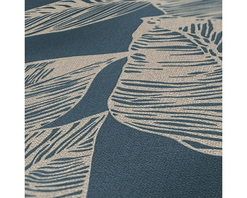 Close-up van een gestructureerd behang met een bladmotief