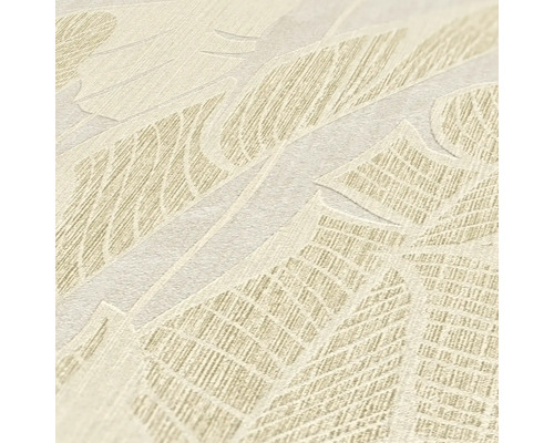 Close-up van een gestructureerd behang met bladerdesign voor binnenshuis.