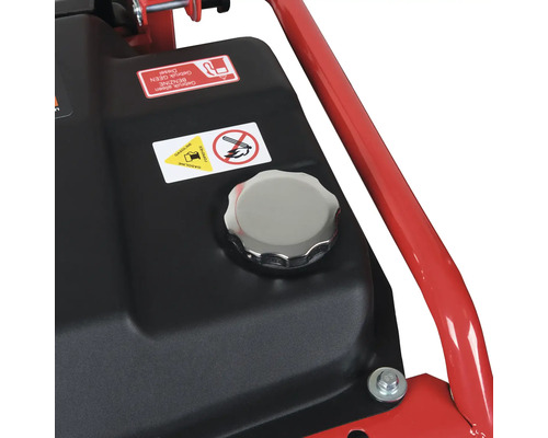 Brandstoftank van een trilplaat met waarschuwingen