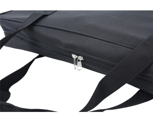 Detailopname van een zwarte draagtas met ritssluiting en draagbanden