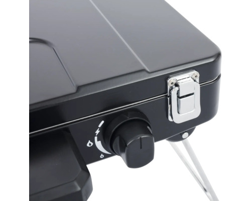 Detailopname van een draagbaar gasfornuis met draaiknop en sluiting