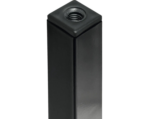 Detailweergave van een metalen tafelpot met schroefdraad