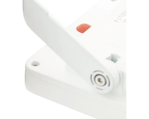 Detailopname van een witte werklamp met rode knop en verstelbare standaard.