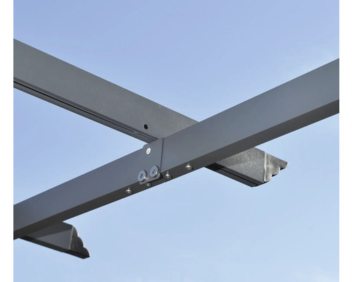 Detailopname van een aluminium pergolaframe