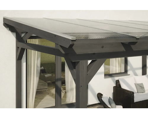 Gedetailleerd beeld van een houten pergola met transparante overkapping en draagconstructie