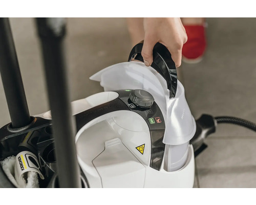 Stoomreiniger wordt gevuld met water