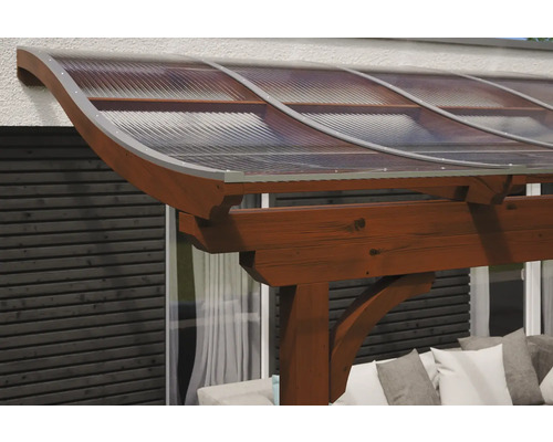 Houten terrasoverkapping met transparante polycarbonaat platen