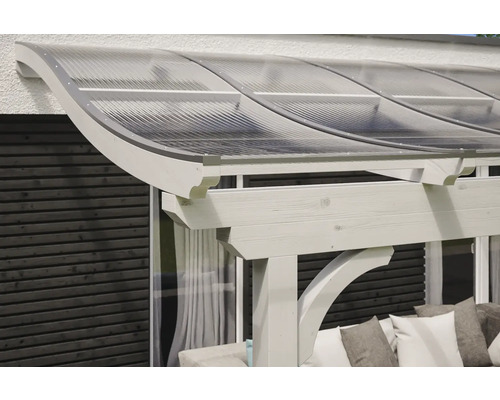 Pergola met lichtdoorlatend dak en witte houten constructie