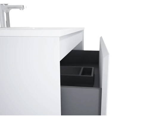 Detailopname van een witte wastafelonderkast met open lade