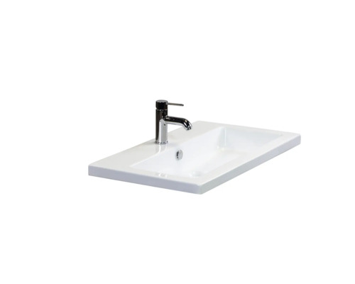 Witte wastafel met kraan voor de badkamer