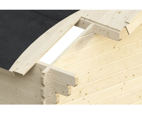 Detailaanzicht van een houten huis met dakconstructie en isolatie