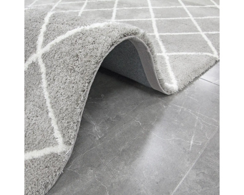 Grijs tapijt met ruitpatroon