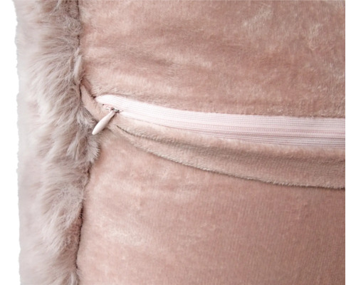 Detail van een kussen met ritssluiting