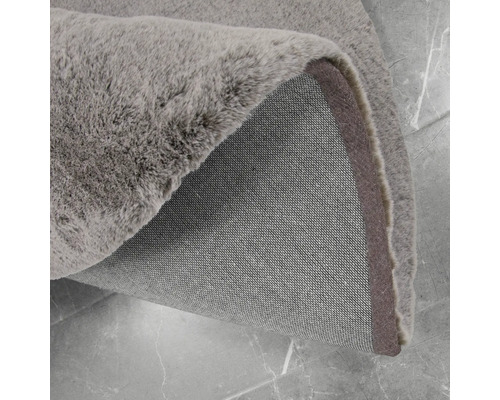 Detailweergave van een tapijt met pooloppervlak en textielonderkant