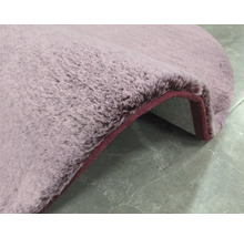 Detailweergave van een rond vloerkleed met pool