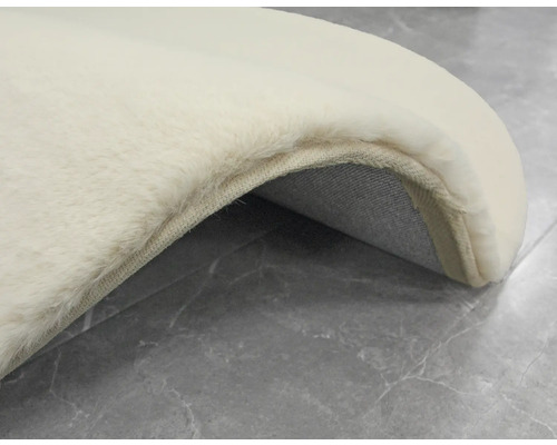 Detailweergave van een lichtgekleurd tapijt met zacht oppervlak