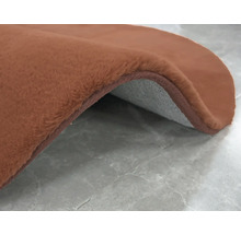 Detailweergave van een bruin tapijt met pool